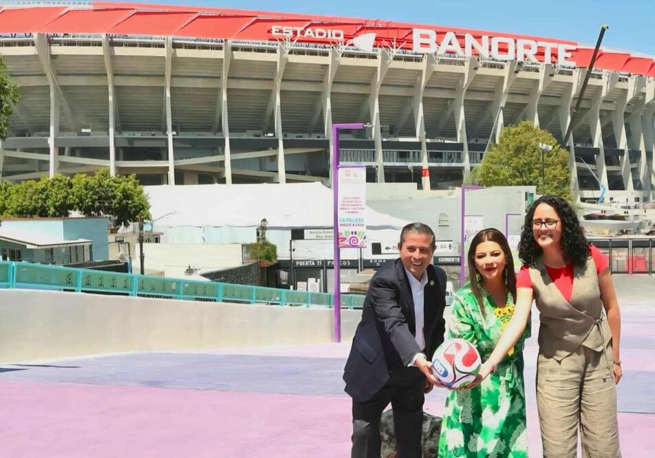 Giovani Gutiérrez, alcalde de Coyoacán, acompañó a la Jefa de Gobierno, Clara Brugada, a un recorrido alrededor del Estadio Azteca para inaugurar algunas obras. Foto: Especial