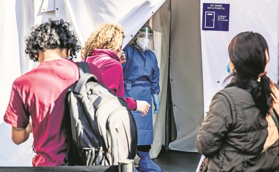En los últimos días es visible el incremento de personas que acuden a laboratorios y Kioskos de Salud para realizarse una prueba Covid-19. La capital registra, hasta el momento, el mayor número de contagios de ómicron, con 159 casos. Foto: Germán Espinosa