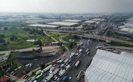 Vecinos de Tultitlán toman caseta de la México-Querétaro; exigen regularización de predios