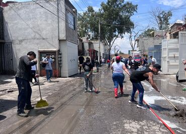 FOTOS y VIDEO: Comienza limpieza de casas afectadas por inundación en Cuautitlán
