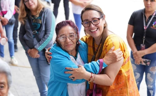 Gobierno de Ecatepec entrega mil 560 aparatos auditivos a niños y adultos; programa rebasó la meta, destaca Azucena Cisneros