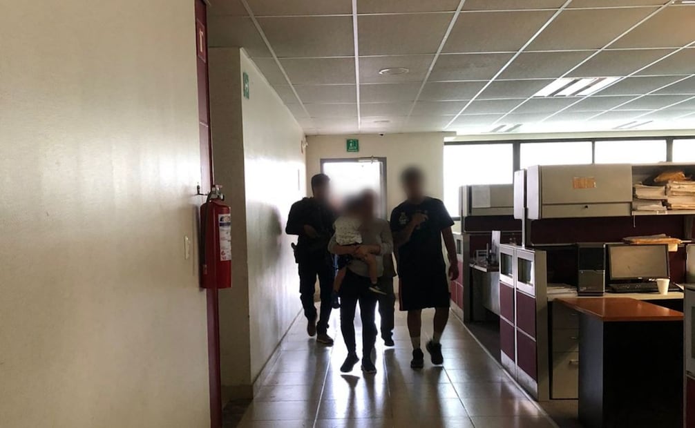 Rescatan a familia víctima de secuestro virtual en Oaxaca; extorsionadores exigían 300 mil pesos.
Foto: Especial.