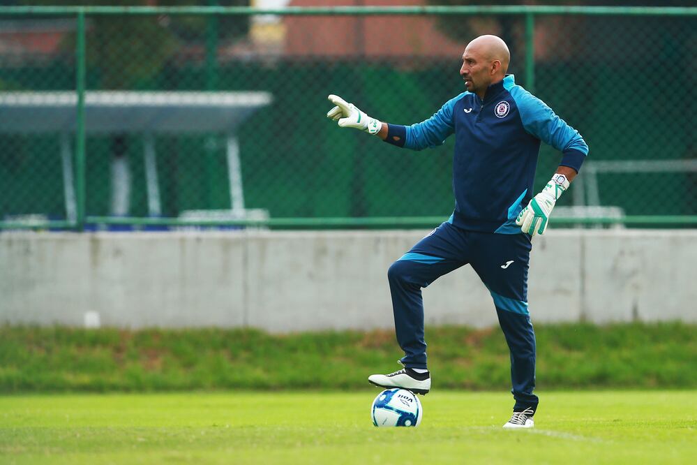 Oscar "Conejo" Pérez en un entrenamiento celeste    Foto: Imago 7