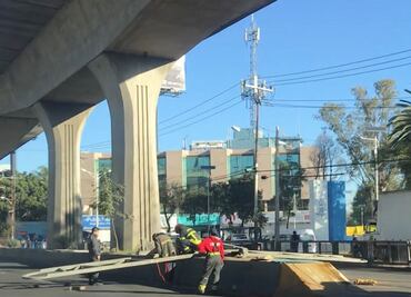 Derrumbe de estructura metálica paraliza Periférico Norte