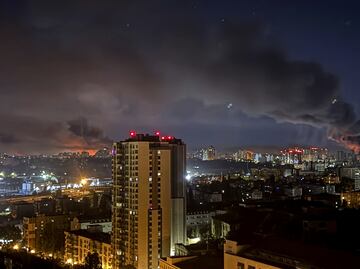 Ataques "atroces" de Rusia a Kiev amenazan planes de paz de Trump, dice enviado especial; bombardeo deja al menos 17 muertos