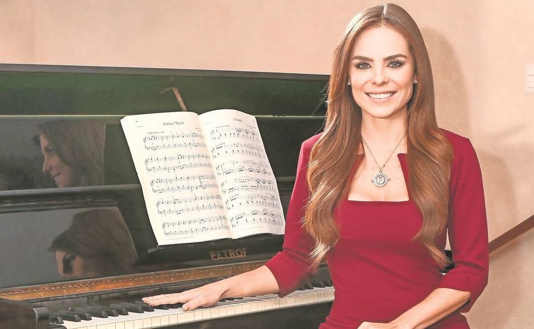 María José Magán encarna a la muerte, quien visita a las personas para hacerles el anuncio de que se los llevará.