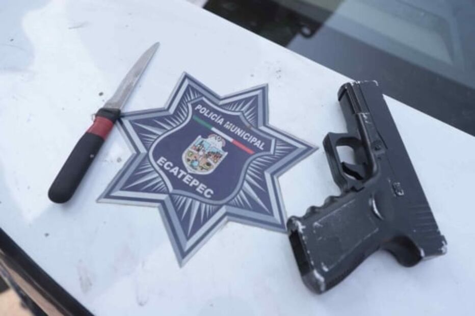 VIDEO: Roba vehículo, desencadena persecución en Circuito Exterior Mexiquense y se arroja a canal