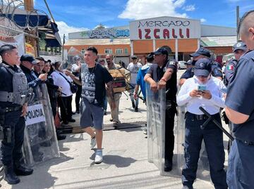 Por disputa legal, desalojan a 60 locales de Mercado Izcalli en el Edomex