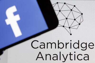 Cambridge Analytica cierra por controversia con Facebook