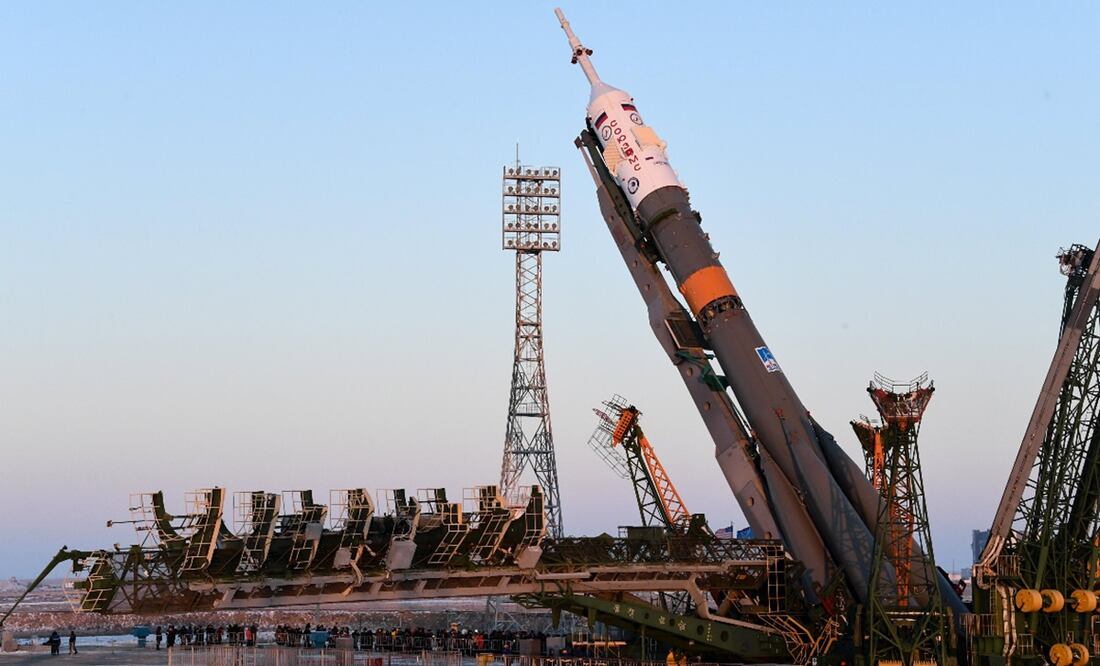 Instalación de la lanzadera de la nave tripulada rusa Soyuz MS-07. Foto: EFE/ Kirill Kudryavtsev
