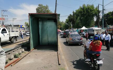 Por segunda ocasión locatarios de El Molinito en Naucalpan impiden colocación de puestos metálicos