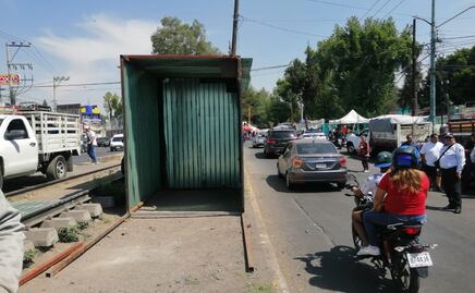 Por segunda ocasión locatarios de El Molinito en Naucalpan impiden colocación de puestos metálicos