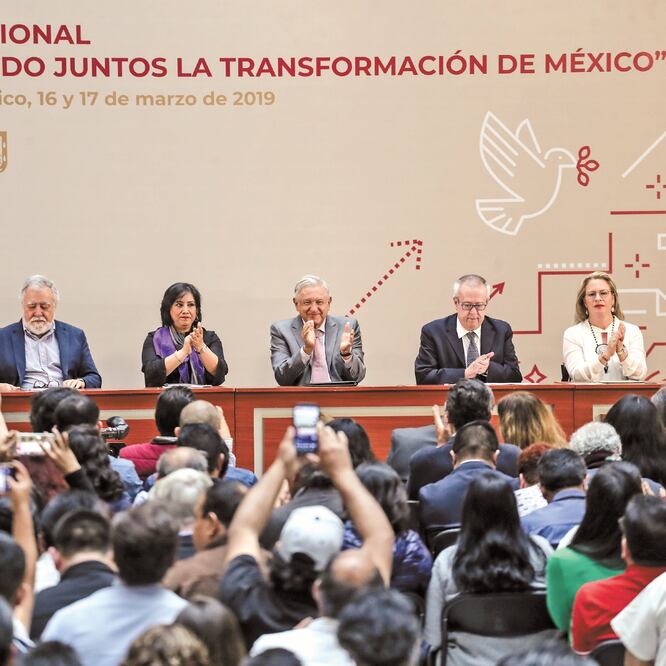 Andrés Manuel López Obrador clausuró el foro Planeando Juntos la Transformación, acompañado de su gabinete. GERMÁN ESPINOSA. EL UNIVERSAL