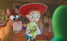 “Toy Story 5” arranca fuerte pero no supera a Mario Bros; así le fue a Woody y compañía en su primer fin de semana en cines