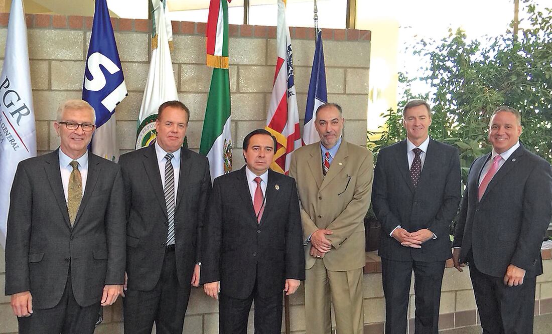 Tomás Zerón de Lucio (tercero de izq. a der.) se reunió con funcionarios de alto nivel de diversas agencias de inteligencia para colaborar en las investigaciones de reaprehensión de Joaquín El Chapo Guzmán (ESPECIAL)