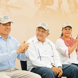 Paguen la luz, pide AMLO a paisanos tabasqueños en resistencia