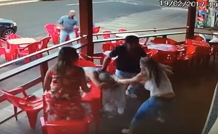 Video. Mujer sorprende a su esposo con amante y desata caos en bar de Brasil