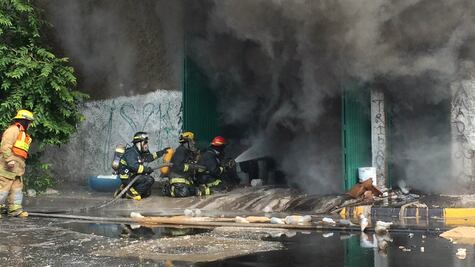 Sofocan incendio en bodega de productos químicos en Jalisco