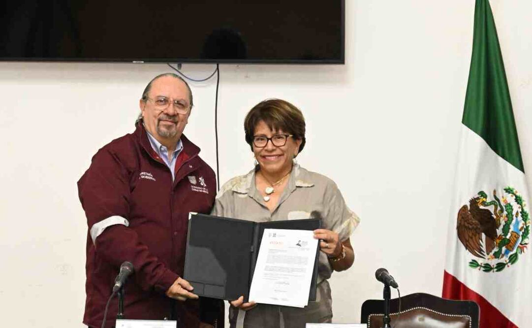 La presidenta de la Mesa Directiva, Martha Ávila, recibió esta iniciativa, y destacó que favorecerá las condiciones para que esta propuesta sea analizada. Foto: Especial