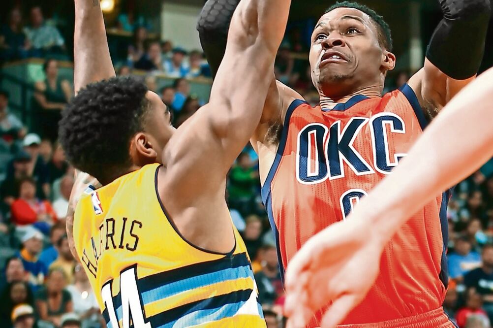 Russell Westbrook rompió la marca de triple-doble impuesta en 1961-62 (JACK DEMPSEY. AP)