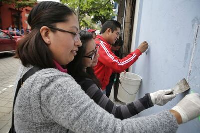 Limpian la capital de Oaxaca en vísperas de la Guelaguetza