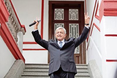 El diploma y la farra de AMLO