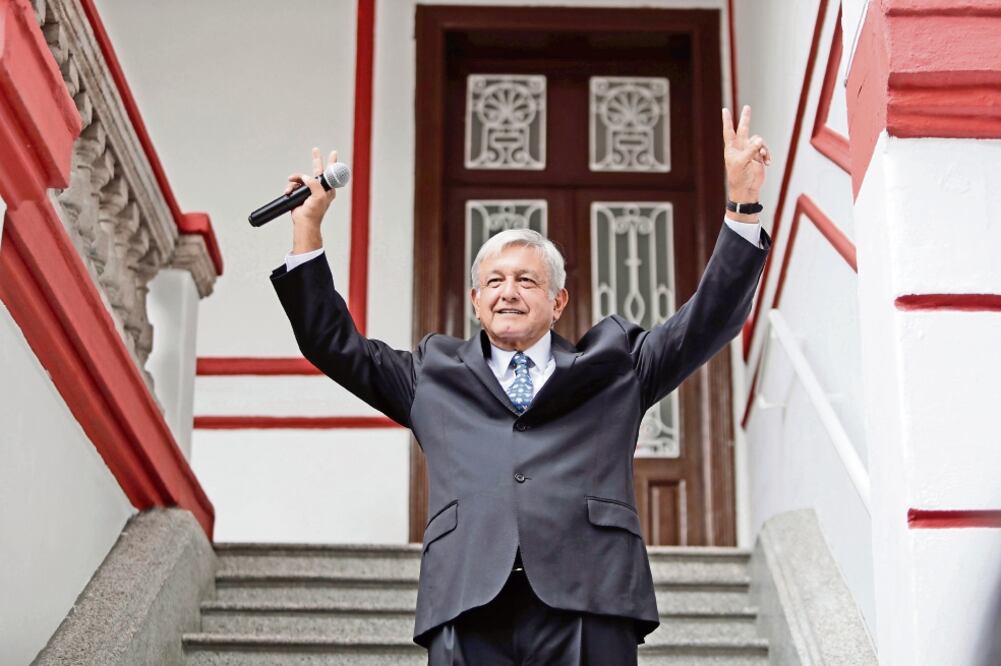 El diploma y la farra de AMLO