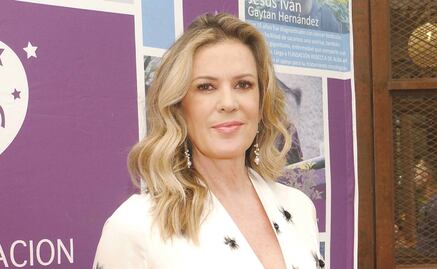 Rebecca de Alba luce al natural a sus 58 años