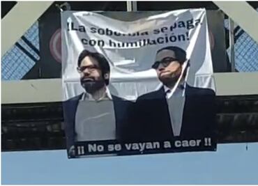 Afición de Tigres protesta con mantas contra la directiva; "La soberbia se paga con humillación"