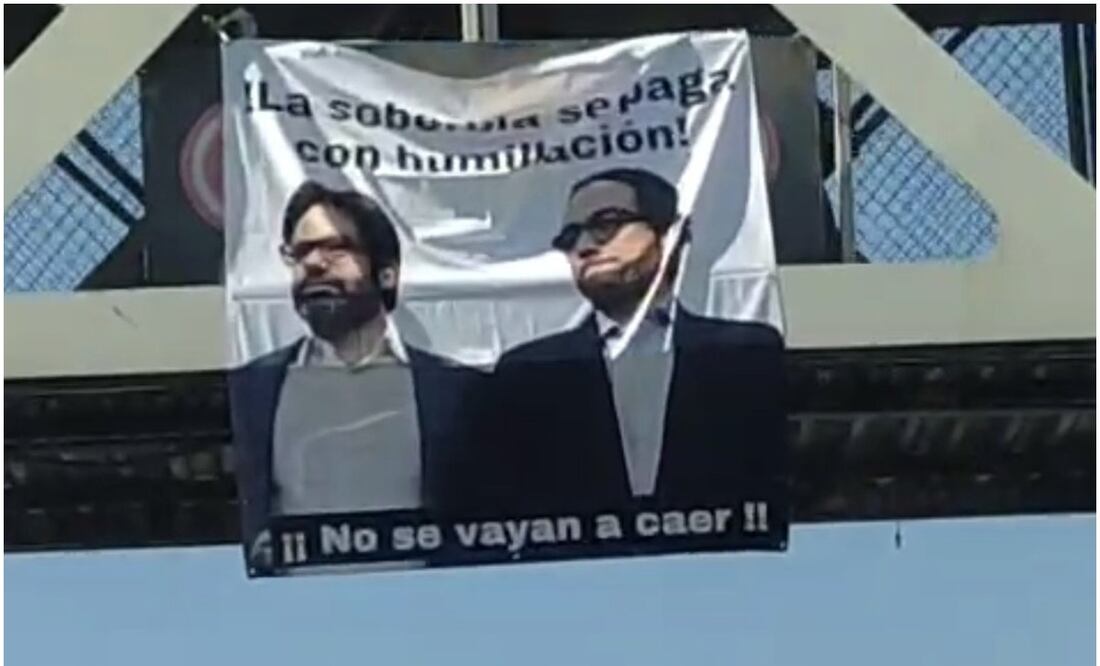 La manta de la afición de Tigres contra la directiva / Foto: Especiales