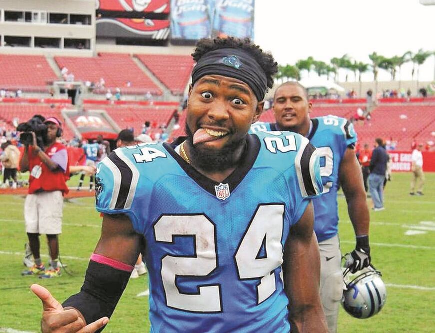 Josh intercambia insultos y empujones con sus oponentes (CORTESÍA JEFF SINER. CHARLOTTE OBSERVER)