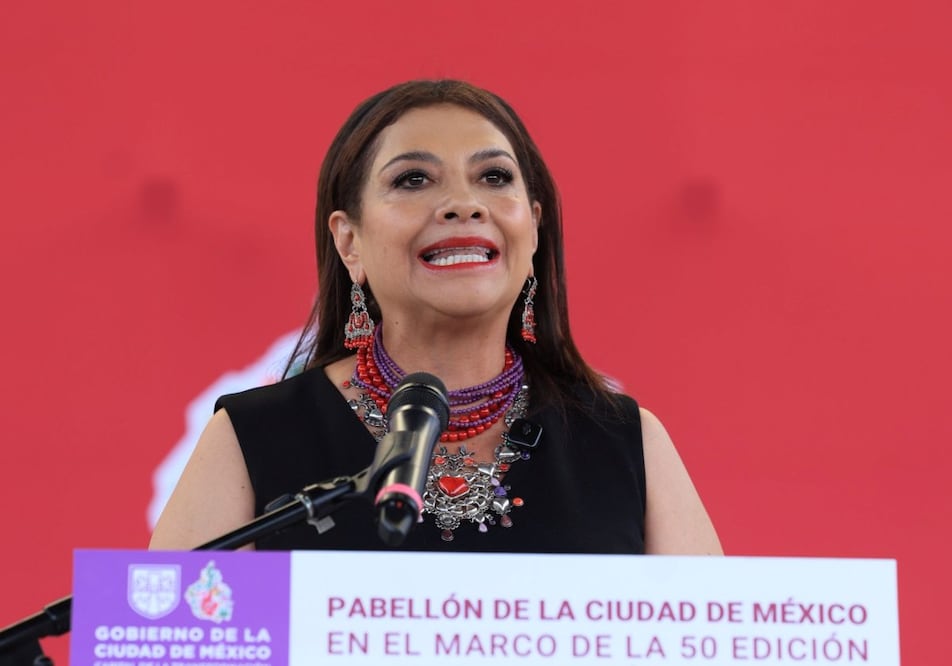 Clara Brugada pidió a la Fiscalía General de Justicia de la Ciudad de México llegar “hasta las últimas consecuencias” tras los señalamientos sobre irregularidades cometidas por funcionarios públicos. Foto: Especial