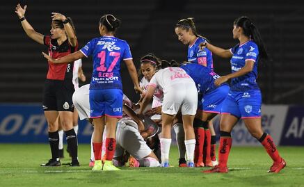 Futbolista de Santos sufre escalofriante lesión en la Liga MX Femenil