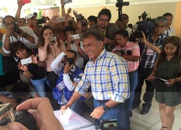 Miguel Ángel Yunes pide a ciudadanos salir a votar