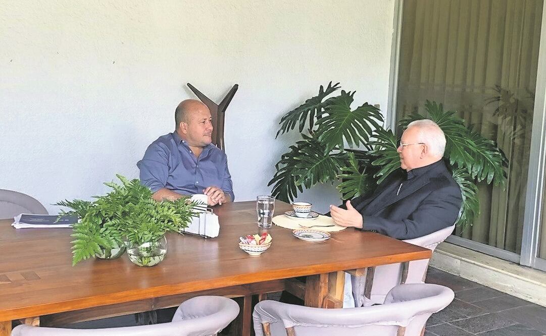 El gobernador de Jalisco, Enrique Alfaro y el cardenal Francisco Robles charlaron sobre diferentes temas, entre esos, la inseguridad. 
