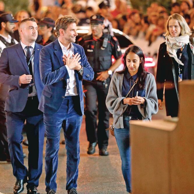 Coopper saludó, se tomó fotos y firmó autógrafos. Foto: EFE