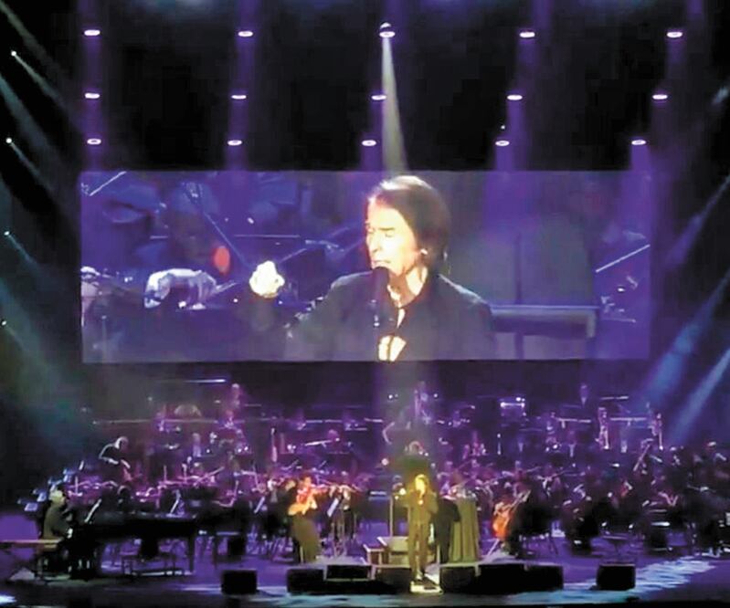 La Orquesta Sinfónica Metropolitana acompañó al Divo de Linares en el Auditorio Nacional. Foto: TWITTER