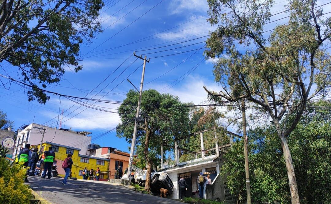 Pipa de gas LP se accidenta en Tlalpan; no hubo heridos ni fugas tras el impacto. Francisco González