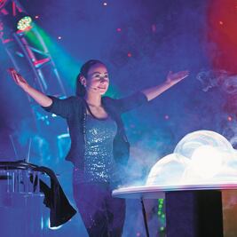 Lluvia de burbujas en la ciudad