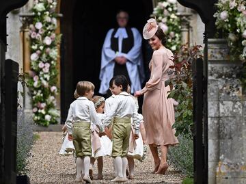 Urge experto a resolver "crisis de credibilidad" de la familia real británica