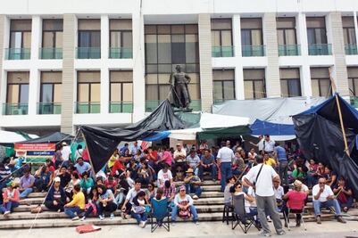 Disidentes toman oficinas de gobierno en Oaxaca y Chiapas