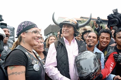Con cabalgata inicia gobierno 'El Bronco'