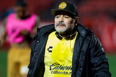 Maradona a punto de no poder caminar 