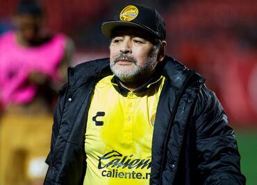 Maradona a punto de no poder caminar