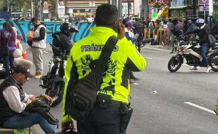 Policías de tránsito de CDMX portan un ajolote en su uniforme; el atuendo también luce la leyenda "México 2026"