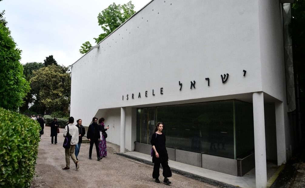 La participación de Israel en la exposición ha causado tensiones, incluida la renuncia del jurado. Foto: AFP.