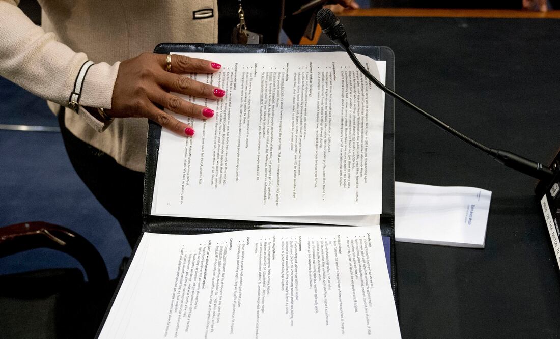 ¿Qué decían los apuntes que Zuckerberg olvidó tras su audiencia?