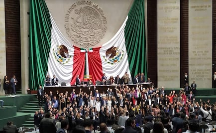 Diputados del PRI, PAN, MC y PRD protestan en tribuna por prisión preventiva