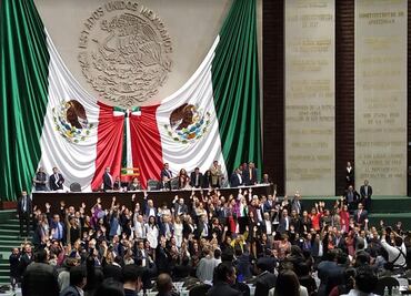 Diputados del PRI, PAN, MC y PRD protestan en tribuna por prisión preventiva