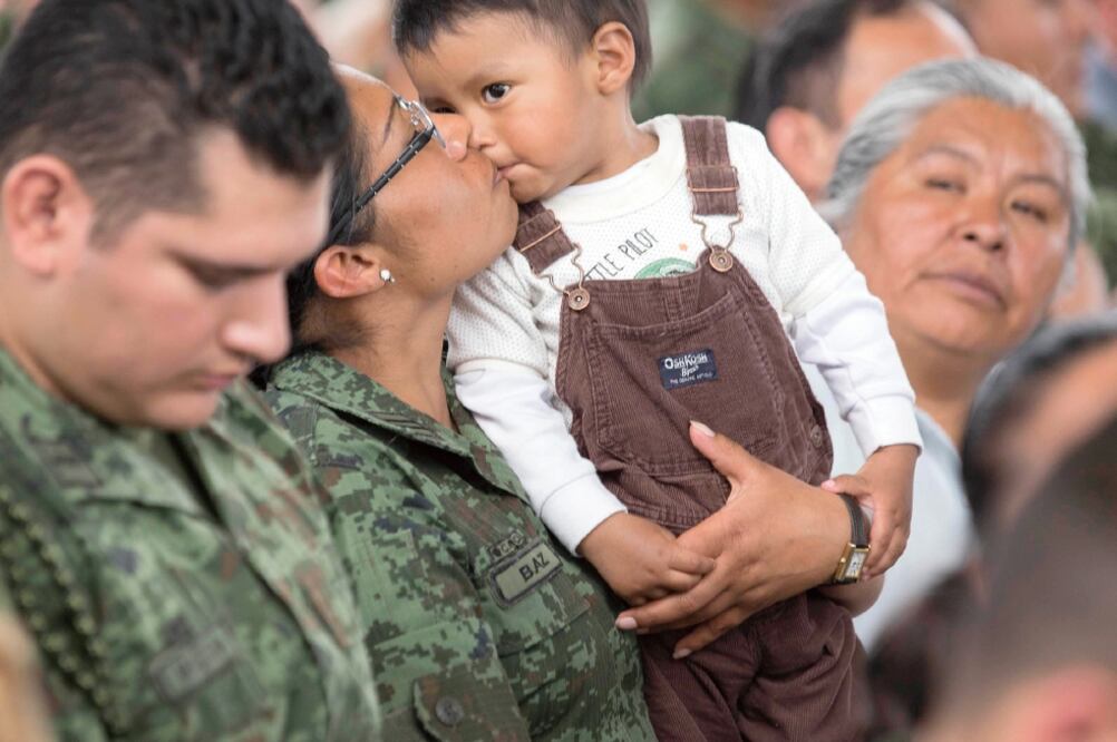 Cientos de integrantes de las Fuerzas Armadas estuvieron acompañados por sus familias durante su encuentro con el presidente Enrique Peña Nieto. (PRESIDENCIA)